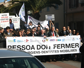 1 500 manifestants défilent contre le centre universitaire privé Fernando Pessoa de Toulon